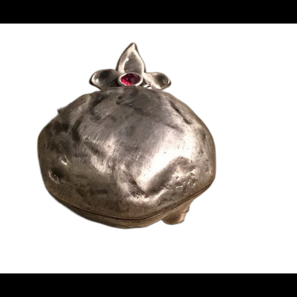 Danon Vintage Trinket Box Shaped Like A Fruit - Picture 1 of 2